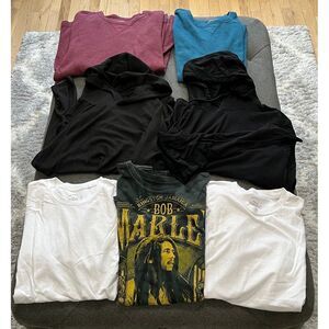 Bundle of 7 men's size large hoodies and shirts‎